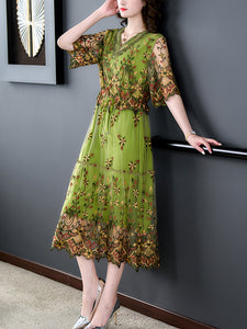 Women's elegance Style V-neck embroidery Short Sleeved Fashionable dresses